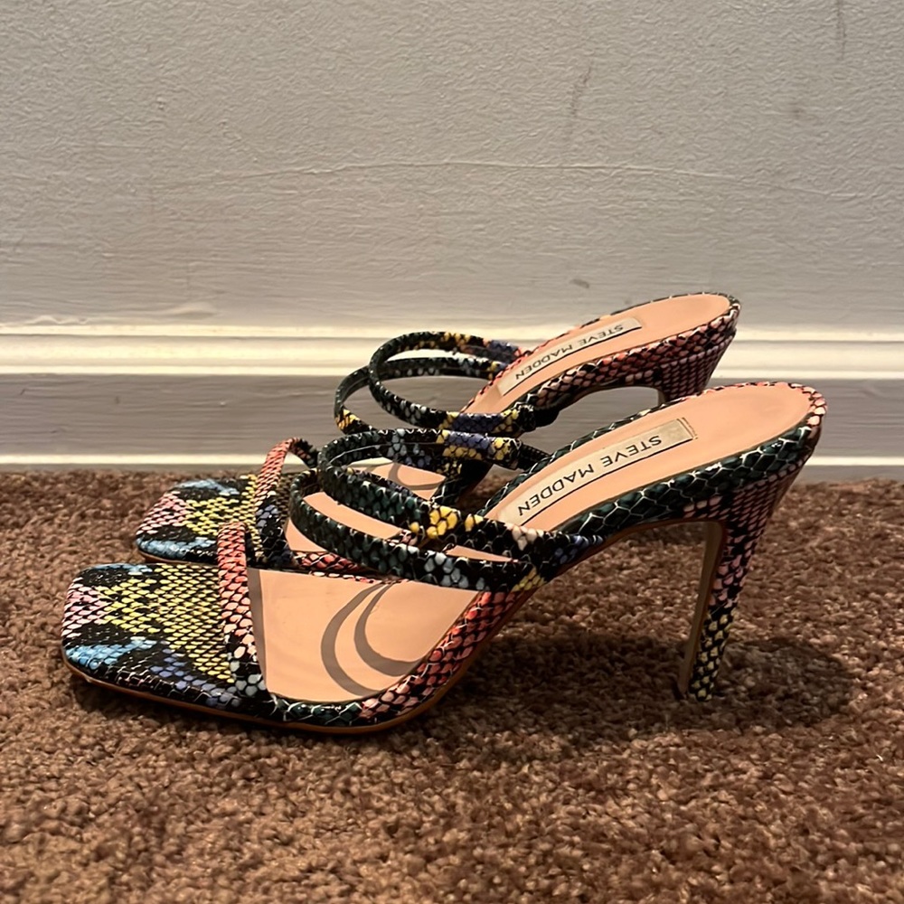 Steve madden Size 5.5 Snake print heels